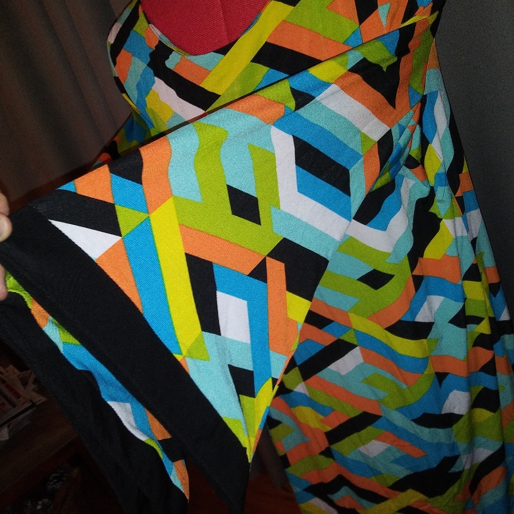 Geometric Dress - Picture 7 of 8